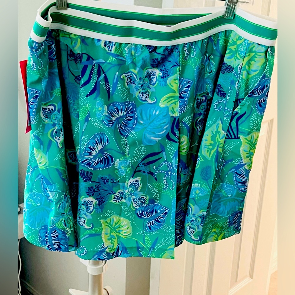 NWT Lilly Pulitzer Luxlectic skort. Size XLarge